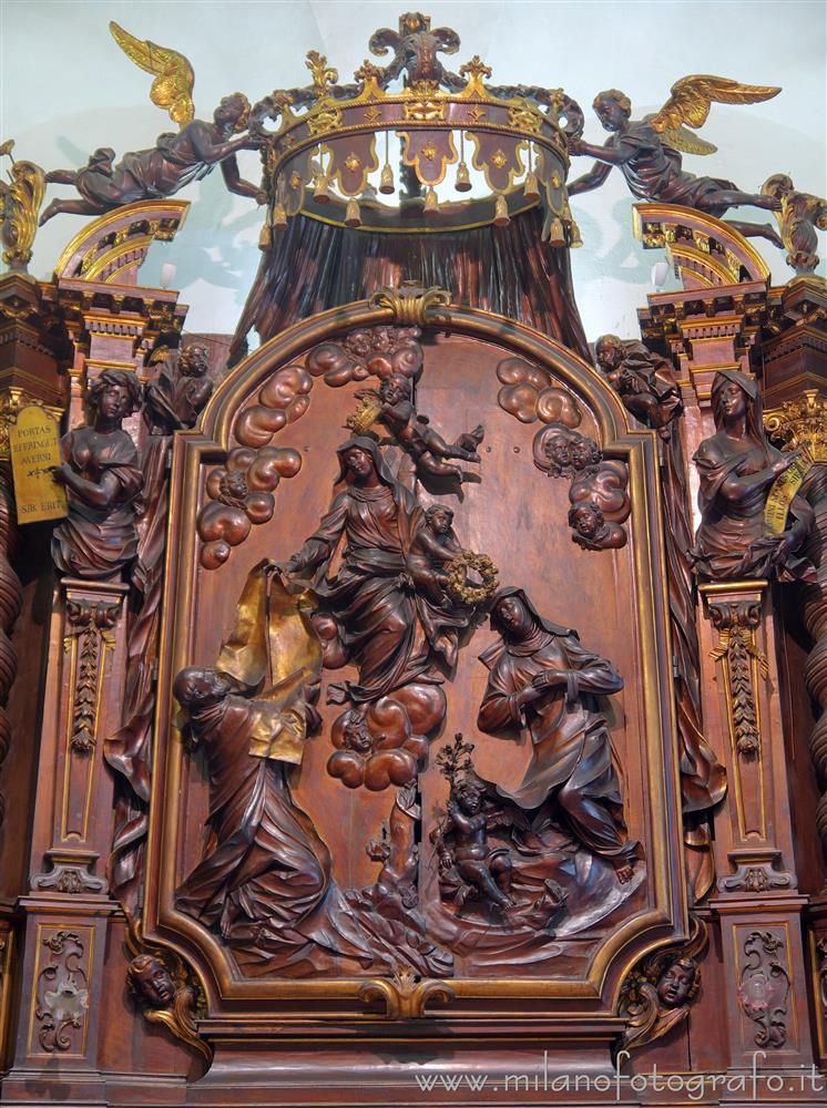 Milano - Intaglio della Vergine incoronata nella sagrestia della Chiesa di Santa Maria del Carmine